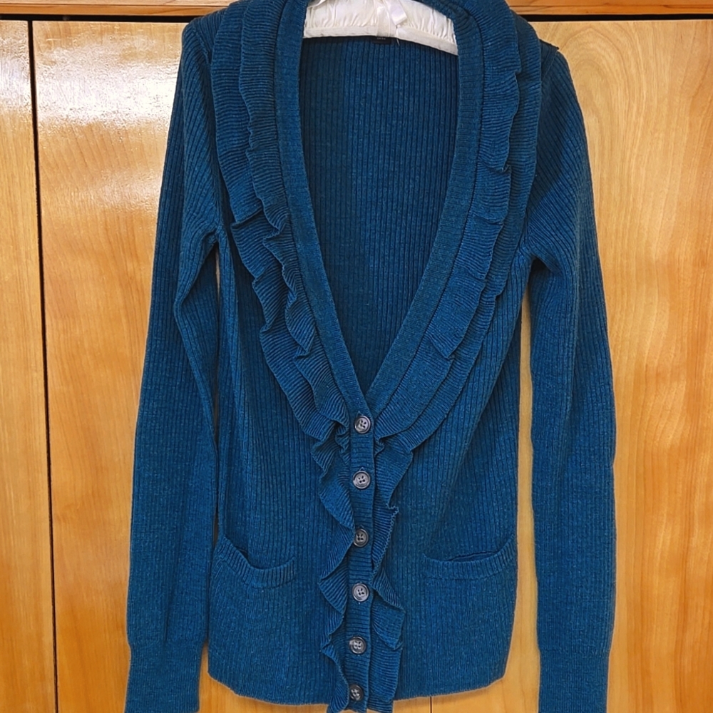 Beautiful & Soft Size Medium Rare Teal Banana Republic cardigan ruffle front